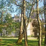 Bed and Breakfast Chateau De Bellevue Proche Du Puy Dufou 3*