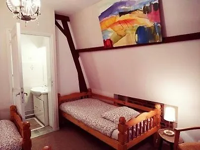 Chateau De Bellevue Proche Du Puy Dufou Bed & Breakfast 3*