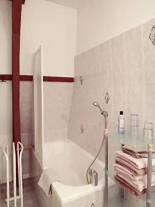 Chateau De Bellevue Proche Du Puy Dufou